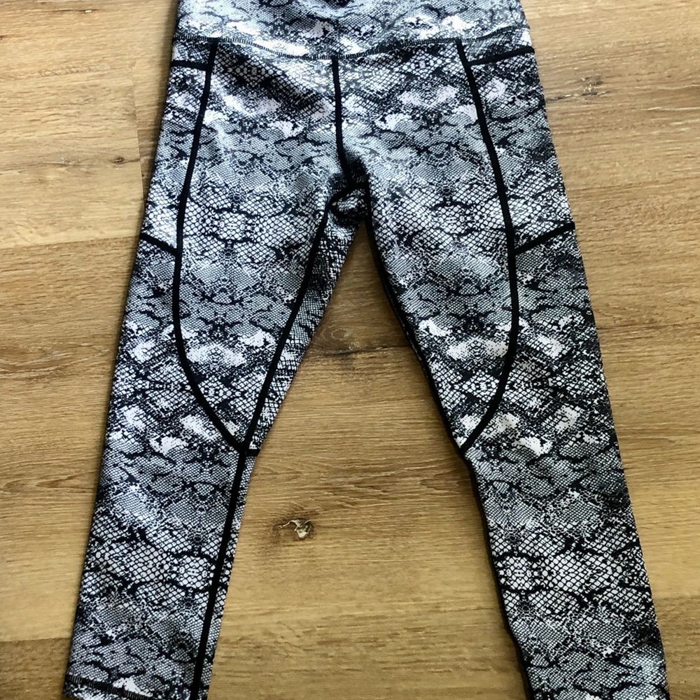 Zyia Active - Light n Tight - Black & White Snake Print Leggings - 4
